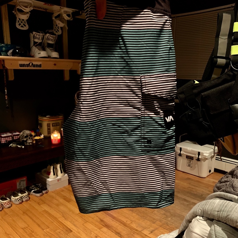 RVCA CIVIL STRIPE BOARD SHORT | SIZE 30 - Picture 2 of 3